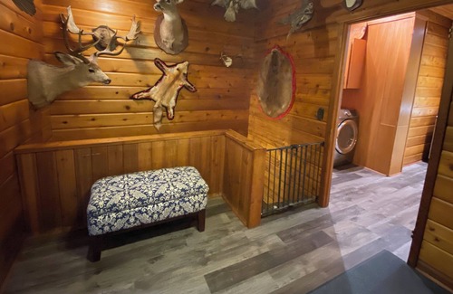 Torrington House | Cozy 4 bedroom cabin on secluded, charming farm