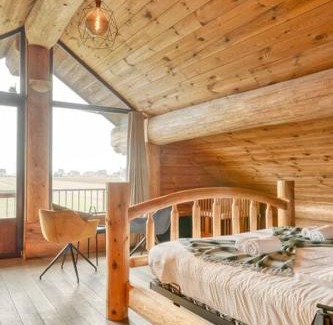 Velzeke-Ruddershove Ski Chalet | Cozy 4-Bedroom Chalet with Outdoor Spa in Zottegem