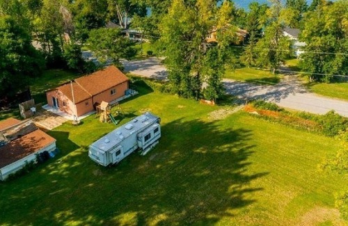 Roseneath Cottage | Cozy 4 Bedroom Cottage with lake views and hot tub