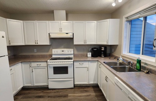 Grande Prairie House | Cozy 4 bedroom house