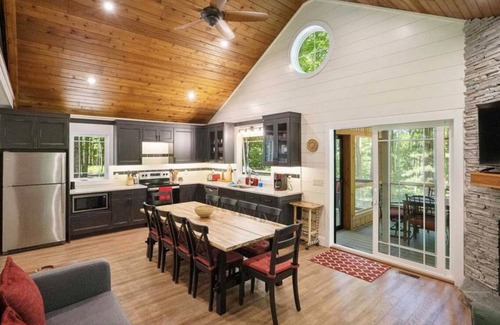 Harbor Springs House | Cozy 4-bedroom house in Harbor Springs! 5 minutes to Nub's Nob & Boyne Highlands