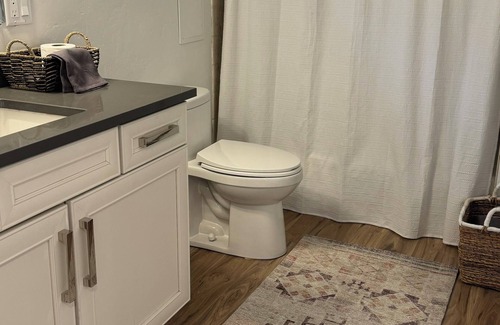 Price House | Cozy 4-bedroom house in awesome Helper with WiFi, AC
