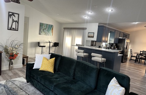 Poinciana House | COZY 4-BEDROOM HOUSE WITH PRIVATE POOL ONLY 30 MINUTES FROM DISNEY!