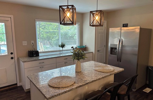 Lexington House | Cozy 4-bedroom house in enjoyable Lexington with WiFi, AC. Centrally located.