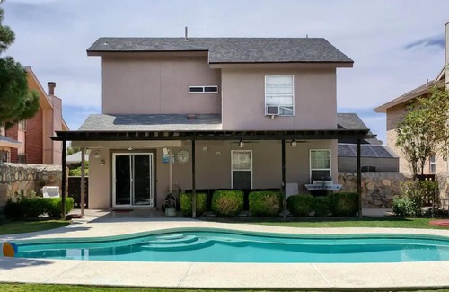 Biggs Field House | Cozy 4-bedroom house with AC and WiFi in peaceful El Paso