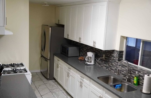 Palmdale House | Cozy 4 bedroom with an optional event room