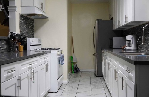 Palmdale House | Cozy 4 bedroom with an optional event room