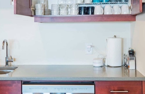 Southwest Mission House | Cozy 4BD Place with Lakeview in Kelowna