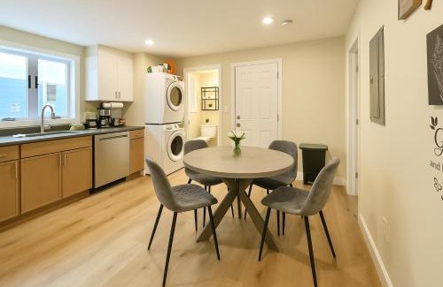 East Somerville Apartment | Cozy 4BD2BA Near Boston-Encore-T-Station and Diners