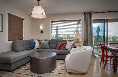 Harbor Springs House | Cozy 4BR Condo - Pool Access Near Ski & Lake