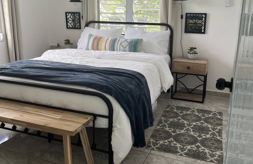 Cruces House | Cozy 4BR Mountain Retreat - Views, Hot Tub & Solar