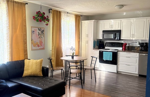 Lethbridge House | Cozy 4BR | Near Park & Downtown