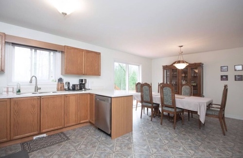 Carrying Place House | Cozy 4BR Retreat in Quinte West | BBQ & Backyard