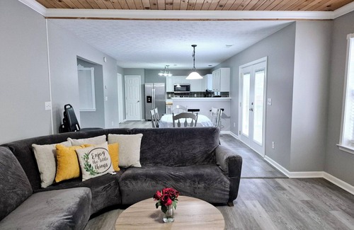 Buford House | Cozy 5-bedroom Home with Spacious Deck
