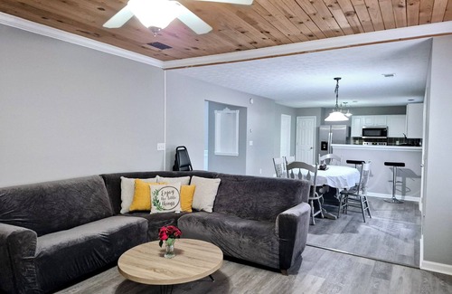 Buford House | Cozy 5-bedroom Home with Spacious Deck
