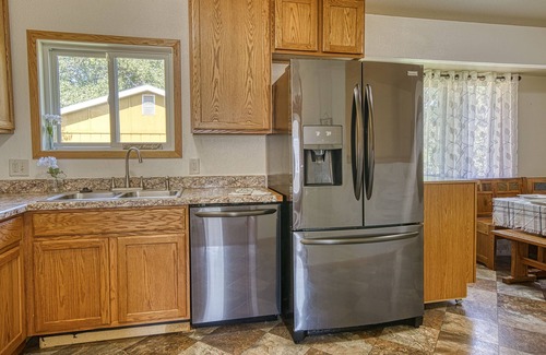 Gillette House | Cozy 5bdrm Haven in the Heart of Gillette 5 Min from Downtown- FREE Pool Passes!