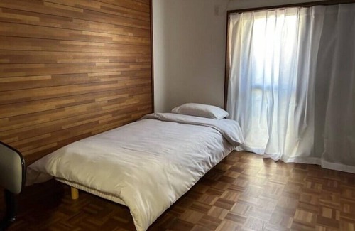 Izumisano House | Cozy 5BR Home Sleeps 11 / 10 Min Drive to Airport