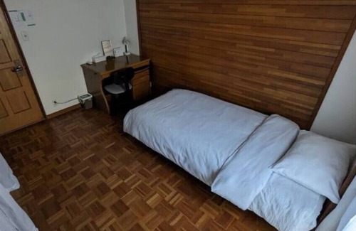 Izumisano House | Cozy 5BR Home Sleeps 11 / 10 Min Drive to Airport
