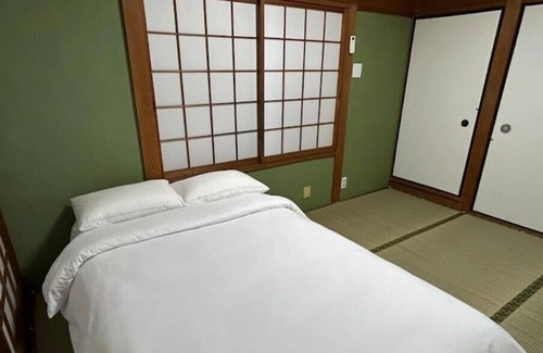 Izumisano House | Cozy 5BR Home Sleeps 11 / 10 Min Drive to Airport