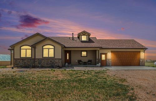 Carpenter House | Cozy 5br Retreat W Hot Tub & Fire Pit