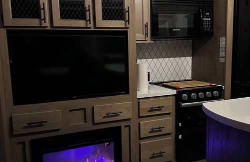 Haines City RV Rental | Cozy 5th Wheel Camper in peaceful Haines City
