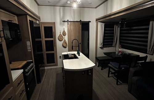 Haines City RV Rental | Cozy 5th Wheel Camper in peaceful Haines City