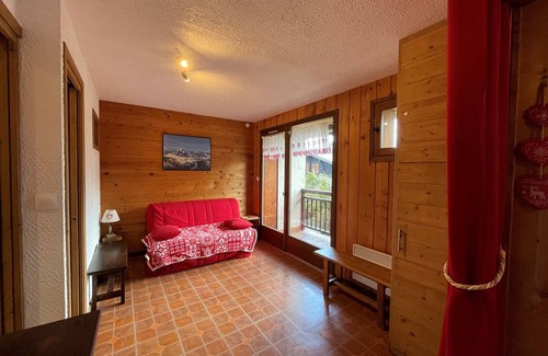 Crest-Voland Apartment | Cozy 6-Person Apartment Near Ski Lifts and Shops