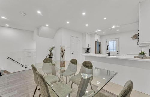 Hamilton House | Cozy 6BR Home TiCats Hospitals Beach First Ontario