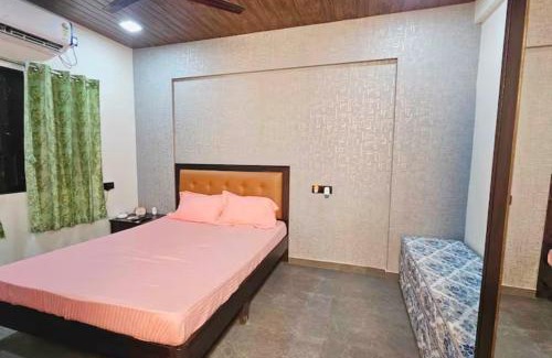 Andheri West Apartment | Cozy AC Studio W/ Kitchenette Nr Kokilaben Hosp.