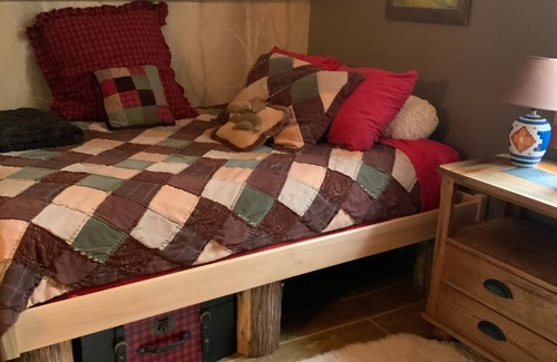 Malone Cabin | Cozy Adirondack Log Cabin On Trout Stream In A 1 1/2 acre pine plantation.