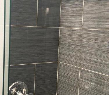 Downtown Apartment | Cozy Affordable Private Rooms near Grand Ave Miller
