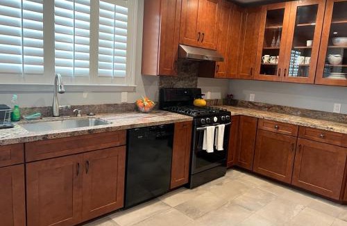 Downtown Apartment | Cozy Affordable Private Rooms near Grand Ave Miller