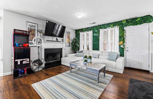 Church Street House | Cozy Airport Oasis Grey