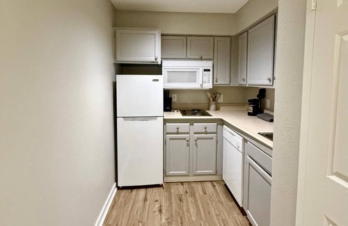 South Central Omaha Apartment | Cozy Aksarben Living-close to I-80 & WFH desk