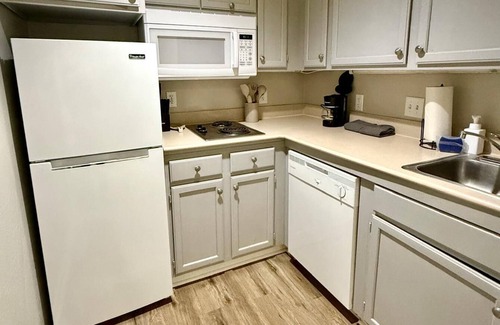 South Central Omaha Apartment | Cozy Aksarben Living-close to I-80 & WFH desk
