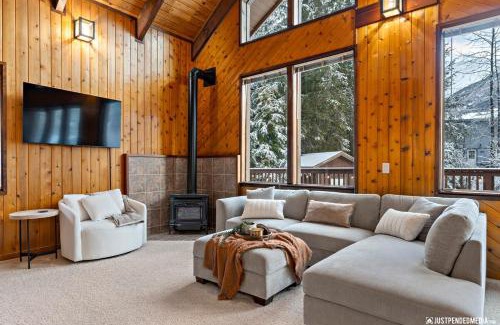 Alyeska Ski Chalet | Cozy Alpine Retreat