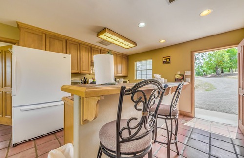 Alto Cabin | Cozy Alto Cabin w/Grill & Mtn Views: 2 Mi to Lake
