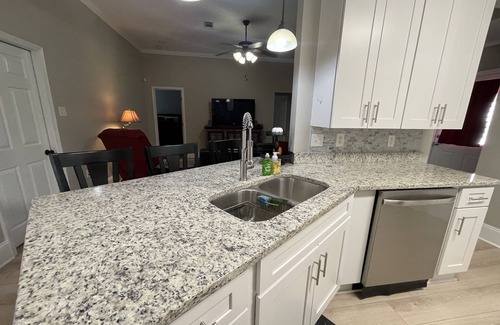 Slidell House | Cozy and Bright 3BD 2BA Fenced IN YARD W/PRIVATE BATH AND GARDEN TUB