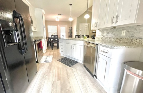 Slidell House | Cozy and Bright 3BD 2BA Fenced IN YARD W/PRIVATE BATH AND GARDEN TUB