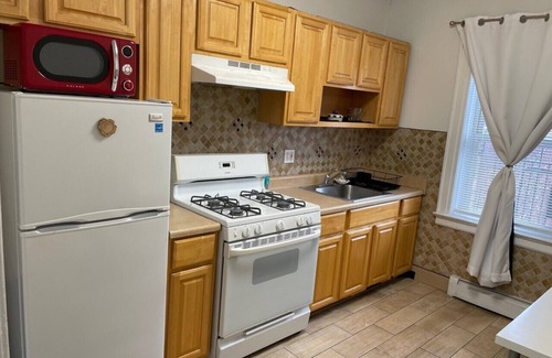 Queens Apartment | Cozy and bright one bedroom apartment in great area. walk to NYC Subway and bus.