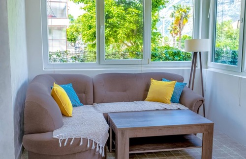 Donji Stoliv Apartment | Cozy and Chic Vacation Flat near Sea in Montenegro