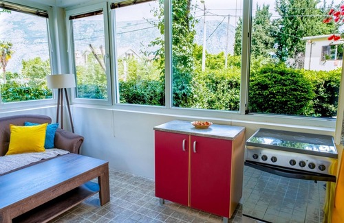 Donji Stoliv Apartment | Cozy and Chic Vacation Flat near Sea in Montenegro