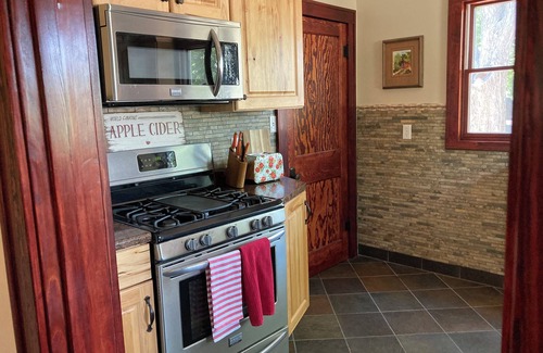 Chadron Cottage | Cozy and clean cottage with lots of character!
