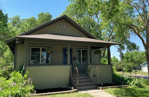 Chadron Cottage | Cozy and clean cottage with lots of character!