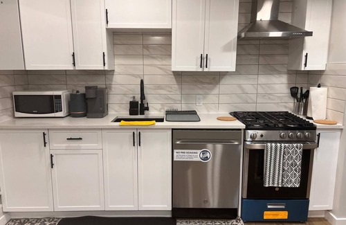 Southwest Edmonton House | Cozy and clean homestay basement suite in Chappelle community of SW Edmonton