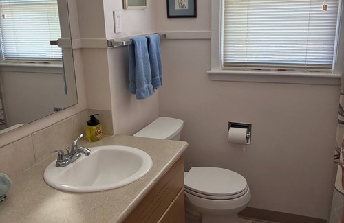 Lincoln Bed & Breakfast | Cozy and clean two bedroom home.Full bath. Coffee and rolls waiting for you.