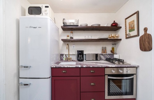 West Side Apartment | Cozy and Comfortable JC Apartment with yard