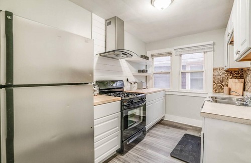 Detroit Apartment | Cozy and Comfortable Apartment