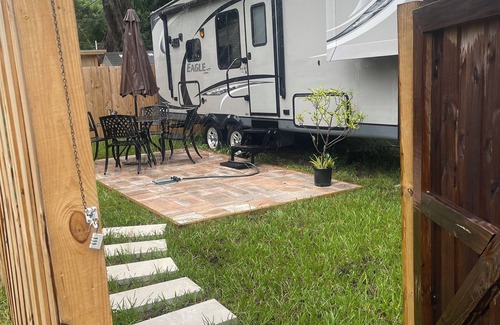 Hudson House | Cozy and Comfortable Camper to get fun and good times