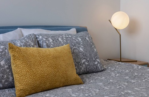Rutland Apartment | Cozy and Comfortable- Close to airport, UBC